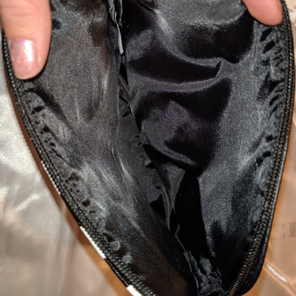 Cosmetics bag - Picture 2 of 2